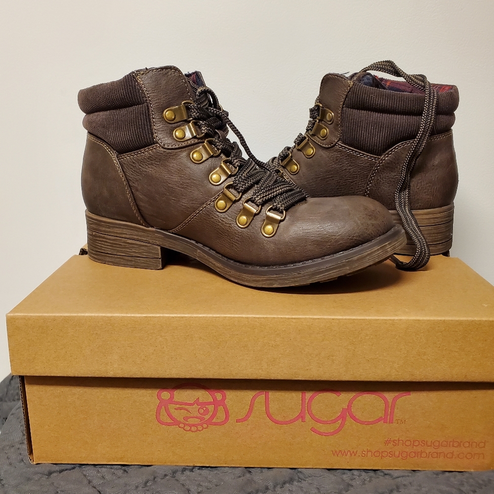 Brown Sugar Hiking Style Boots Sz 6.5
